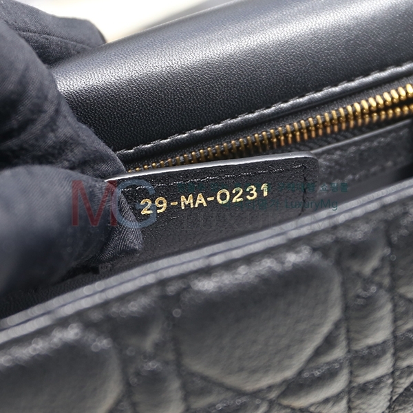 ũ  īι M9242-A-2