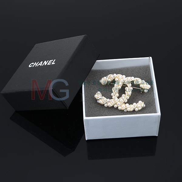 * ġ CH811352-3