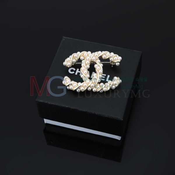 * ġ CH811352-3