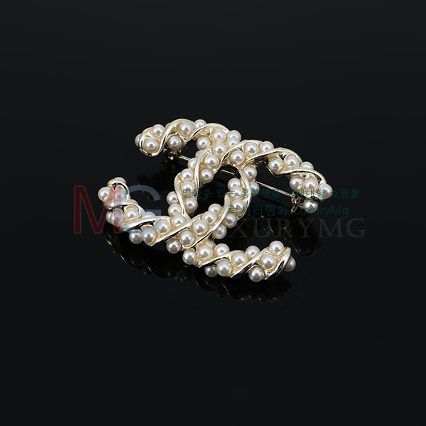 * ġ CH811352-3