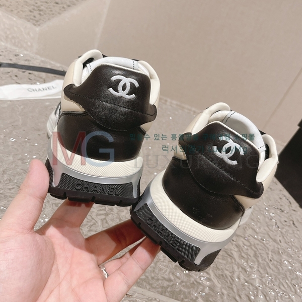 *  Ŀ CH222252-1