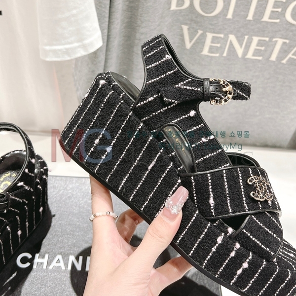 *   CH692719-2