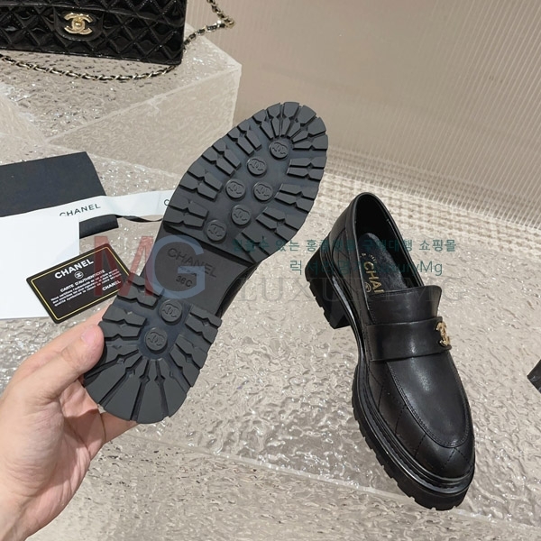 *   CH688228-2