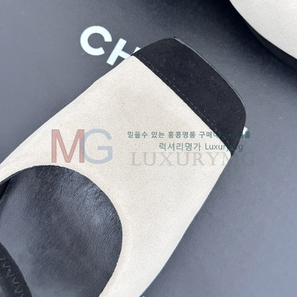 *  ÷ CH681162