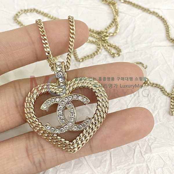 *  G1225977