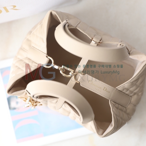   ̵ M92997-4
