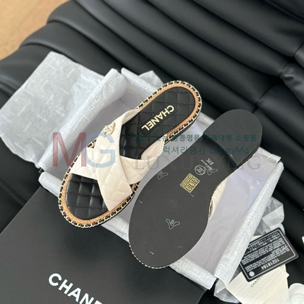 *    CH557768