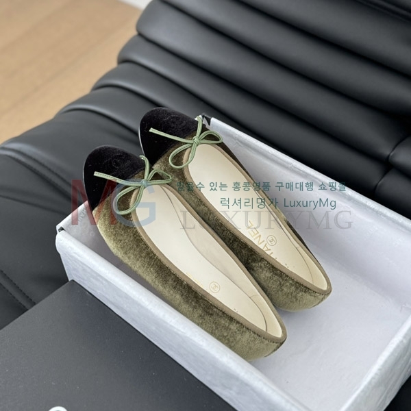 *  ÷ CH700028-5