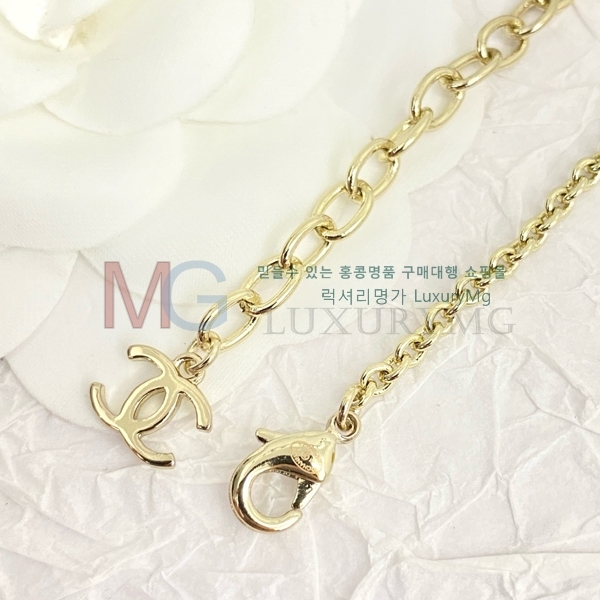*  G12251452