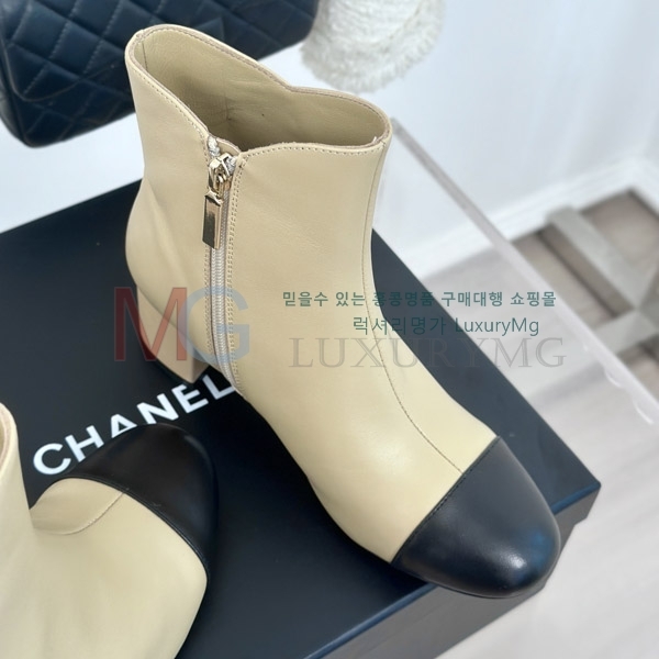 * Ŭ  CH405580-1