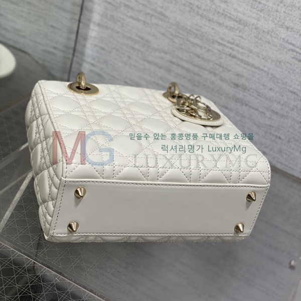   ̵ M522110-4