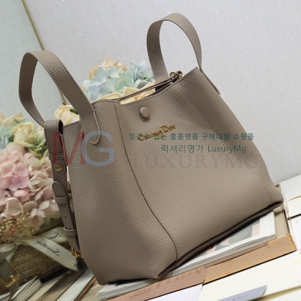  Signature ̵ Ŷ M2841-4