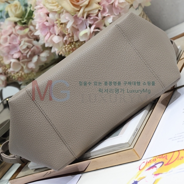 Signature ̵ Ŷ M2841-4