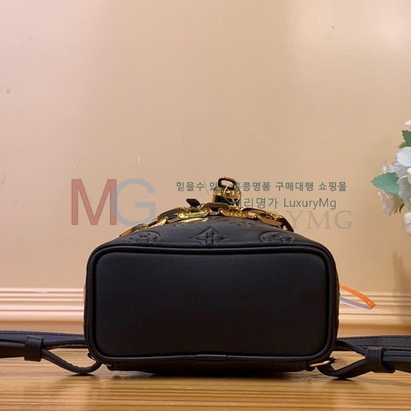 ̺   ̴ M13387-1
