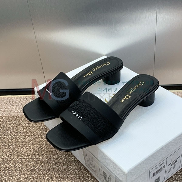     DI657780