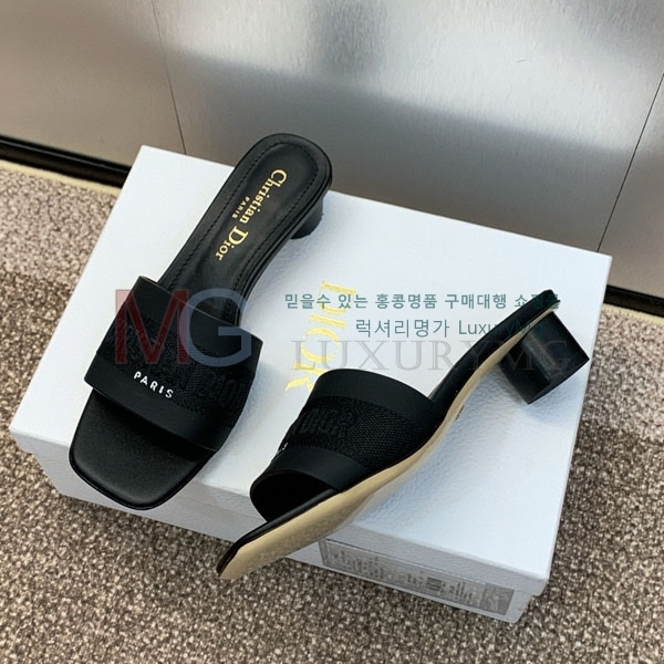     DI657780