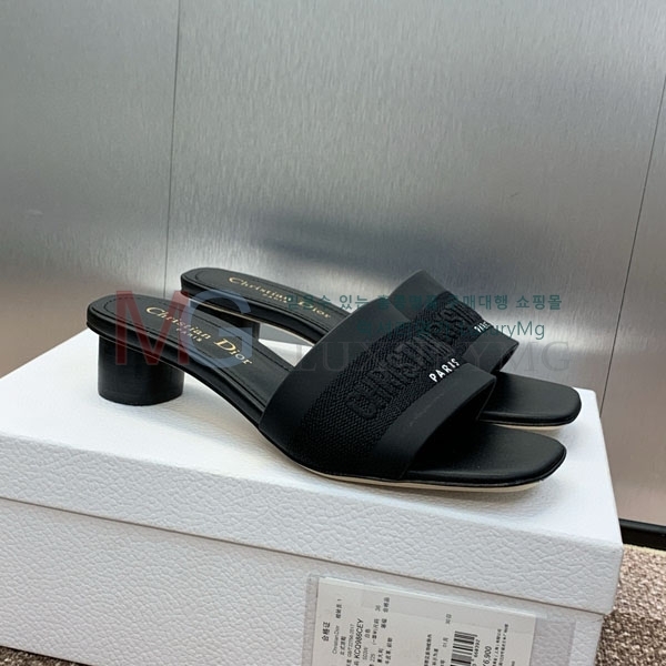     DI657780