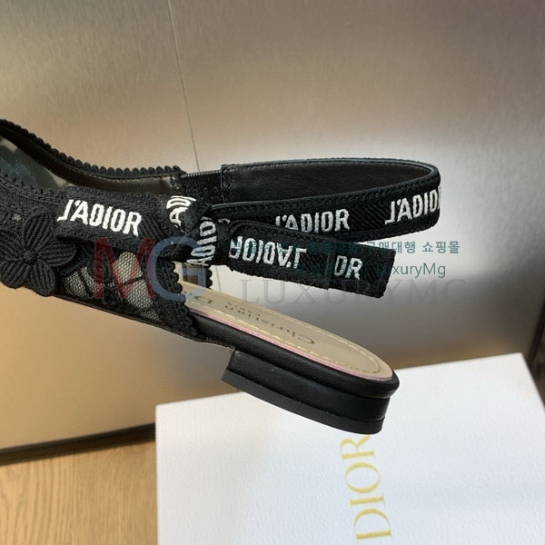   ÷  DI27004
