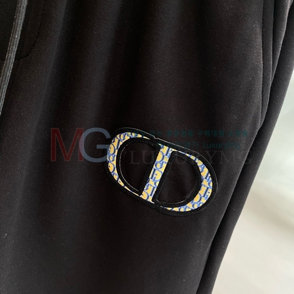   ݹ D20041685