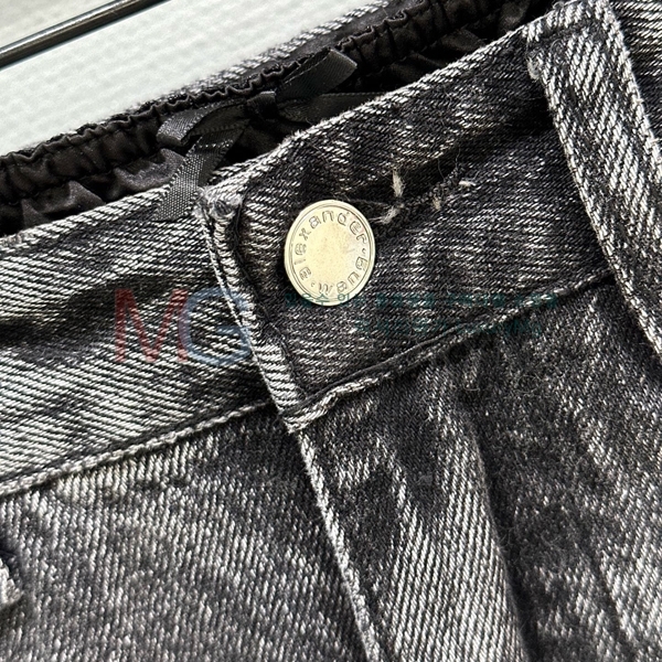  ˷  AQ425635-1