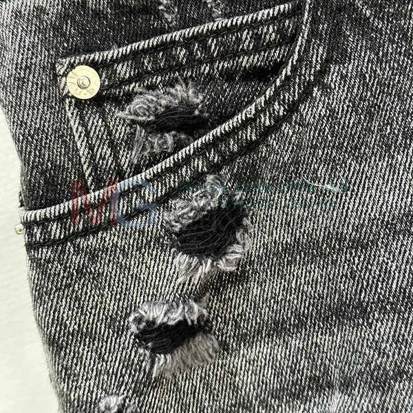  ˷  AQ425635-1