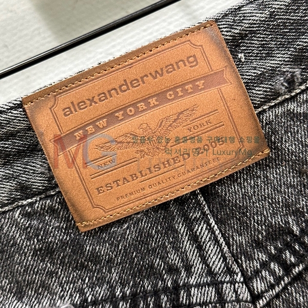  ˷  AQ425635-1