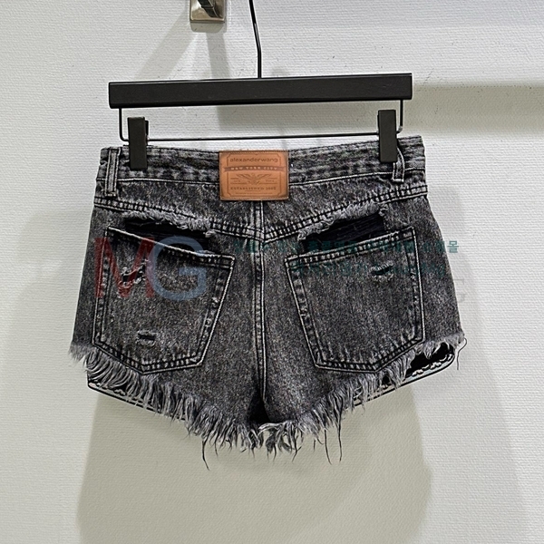  ˷  AQ425635-1