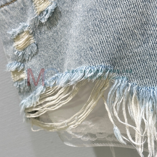  ˷  AQ425635-2