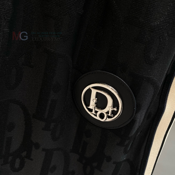   ݹ D20041678