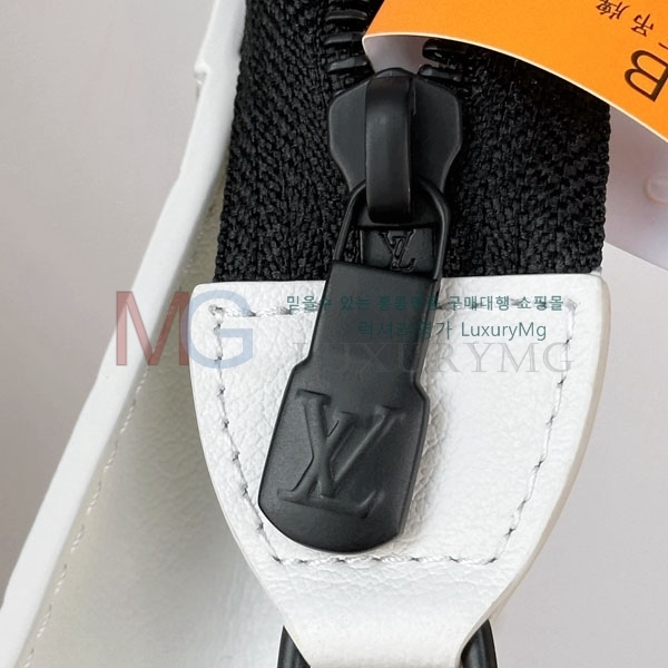 ̺   M81115-204