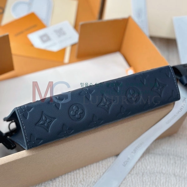̺   M81115-207