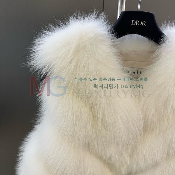   þ    DO8234077-4