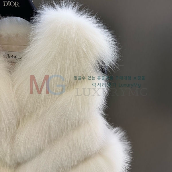   þ    DO8234077-4