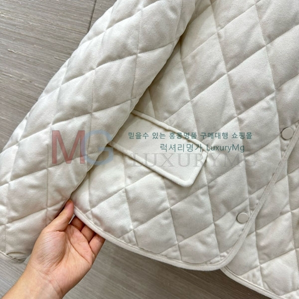 ���� �η�**�� �ٿ� �е� LP2923022-5