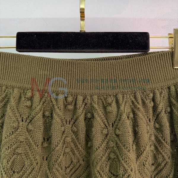  η** ĿƮ LP234052-1