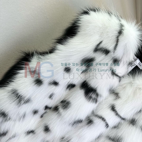   þ    DO8282306-7