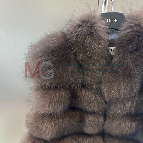   þ    DO8282306-9