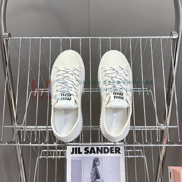 ���� �̿�̿� ����Ŀ�� MI3302884-2