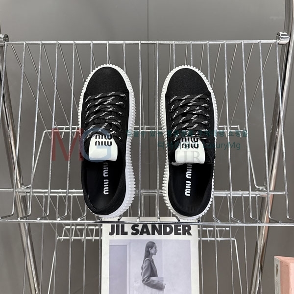 ���� �̿�̿� ����Ŀ�� MI3302884-1