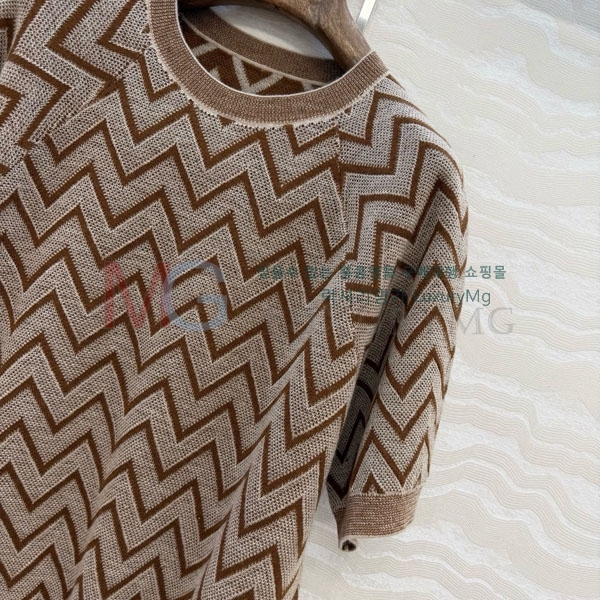 ���� �η�**�� ���� Ƽ���� LP345777-8