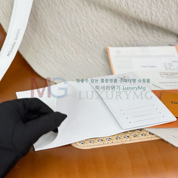 ���̺��� �н���Ʈ Ŀ�� M27083-50