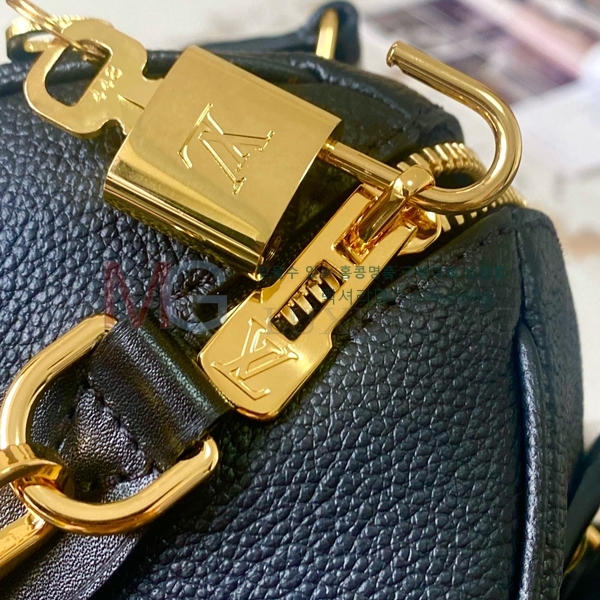 ���̺��� ���ǵ� �ݵѸ��� 20 M58953-300