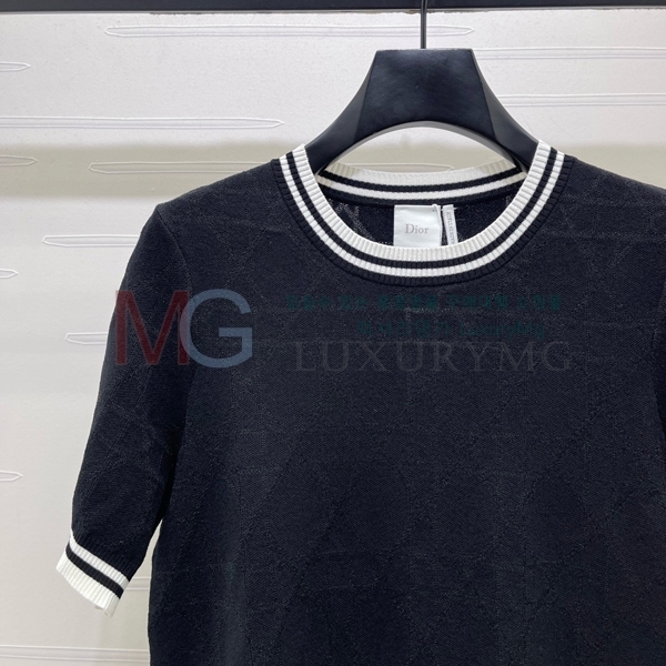 ���� �̿�̿� ���� Ƽ���� MU4653730-7